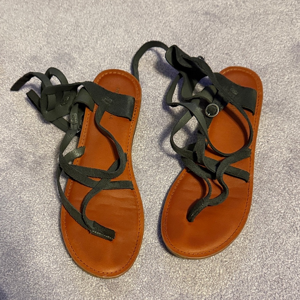 American Eagle Women's Grey and Brown Strappy Sandals